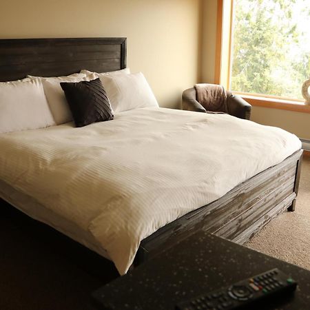 Moon Water Lodge Malahat Ngoại thất bức ảnh