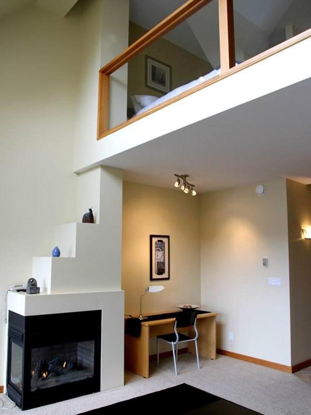 Moon Water Lodge Malahat Ngoại thất bức ảnh