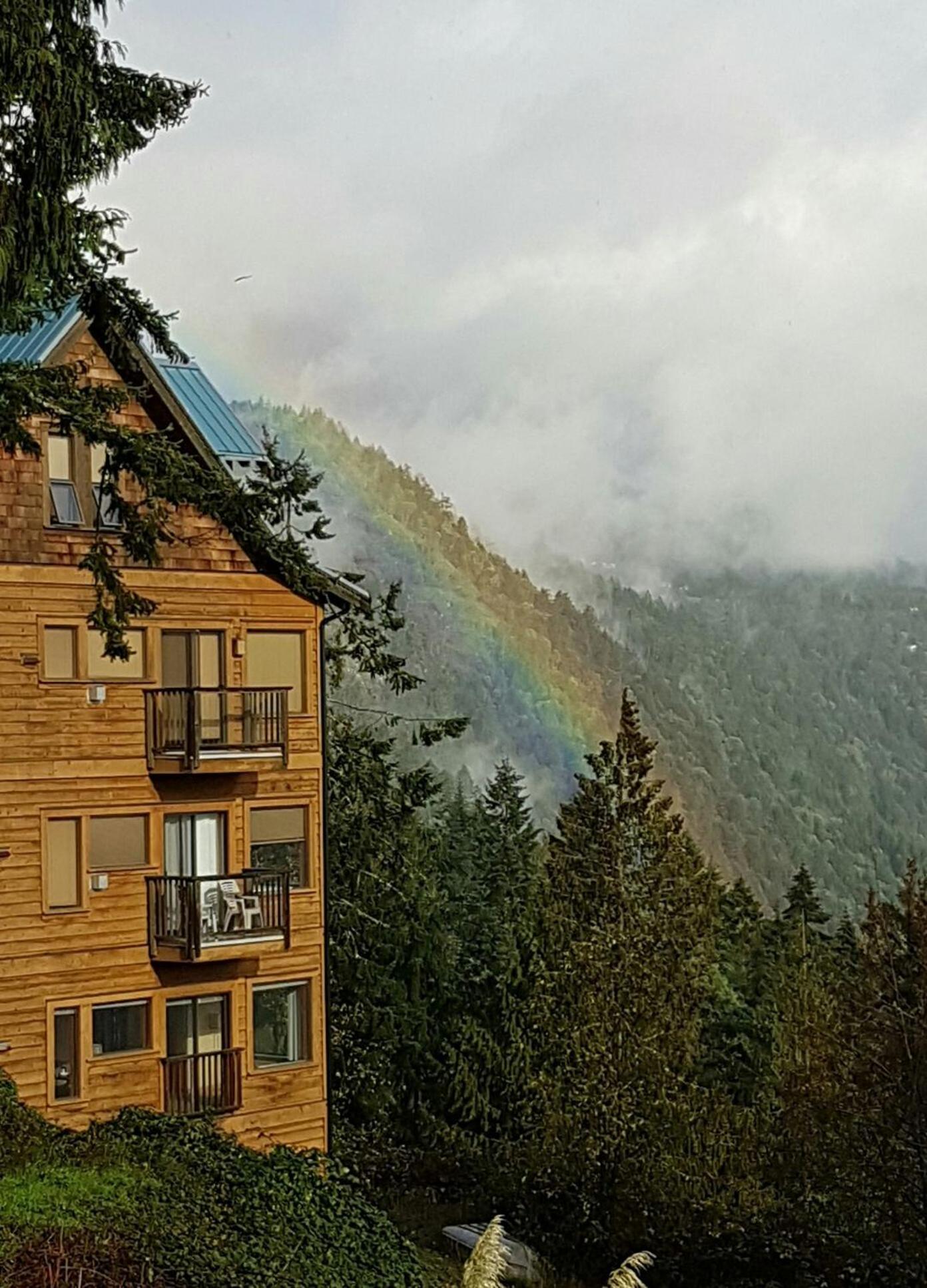 Moon Water Lodge Malahat Ngoại thất bức ảnh