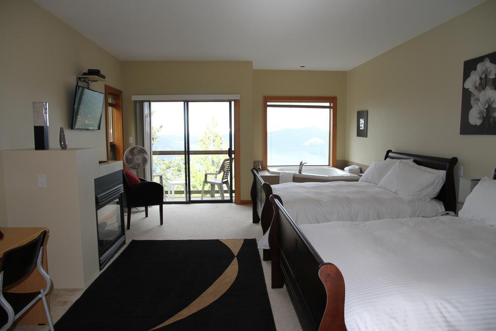 Moon Water Lodge Malahat Ngoại thất bức ảnh