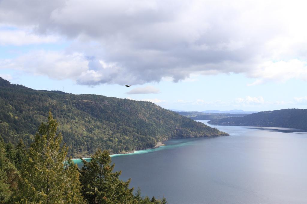 Moon Water Lodge Malahat Ngoại thất bức ảnh