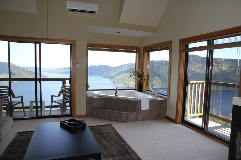 Moon Water Lodge Malahat Phòng bức ảnh