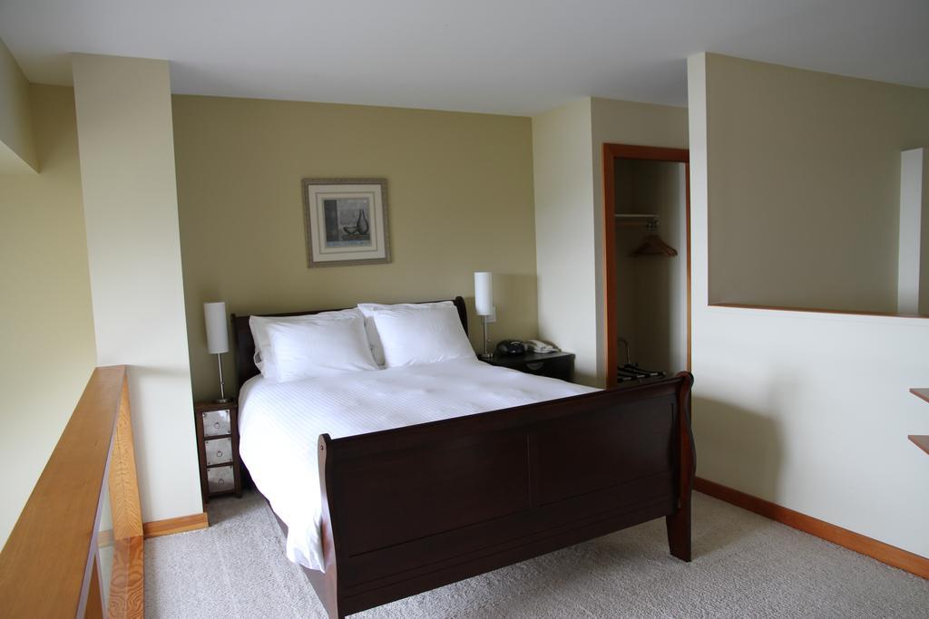 Moon Water Lodge Malahat Ngoại thất bức ảnh