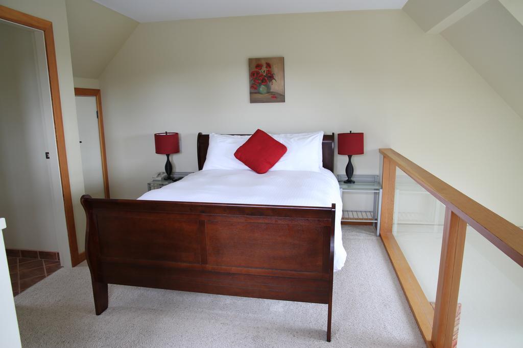 Moon Water Lodge Malahat Ngoại thất bức ảnh